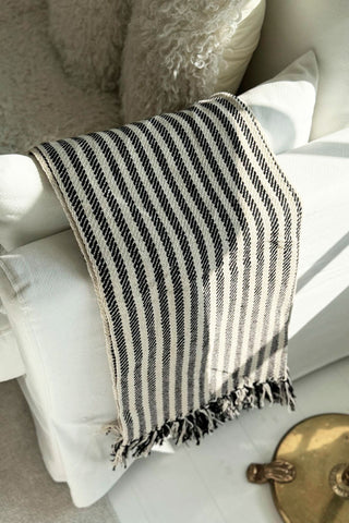 Anna torkkupeitto narrow stripe, ivory musta