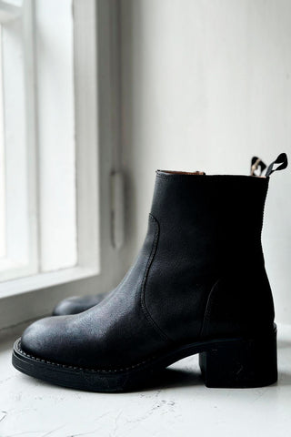 Ingrid boots, black