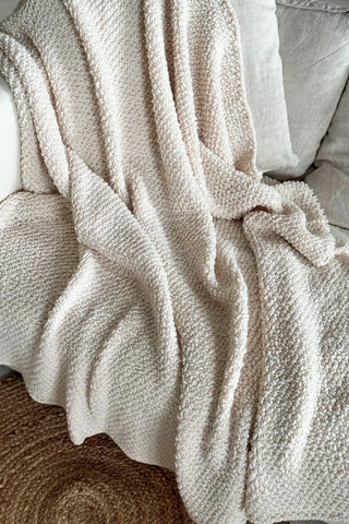 Warm cuddles nap blanket, off-white