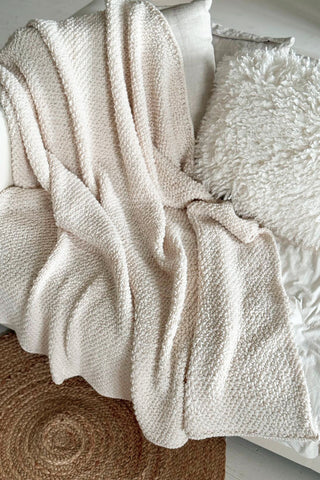 Warm cuddles nap blanket, off-white