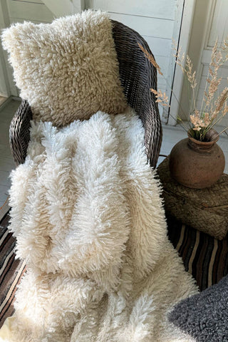 Wooly blanket, ivory